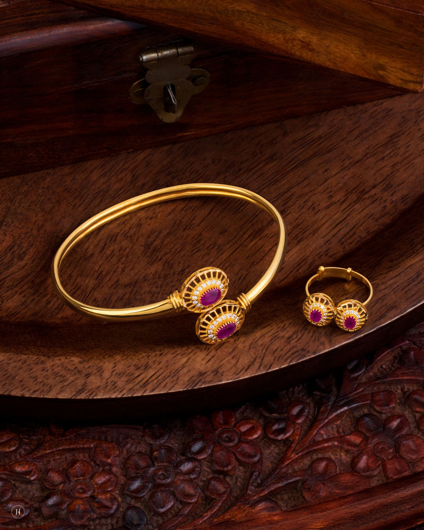 22K Yellow Gold Pakistani Ruby Open Bangle with Ring