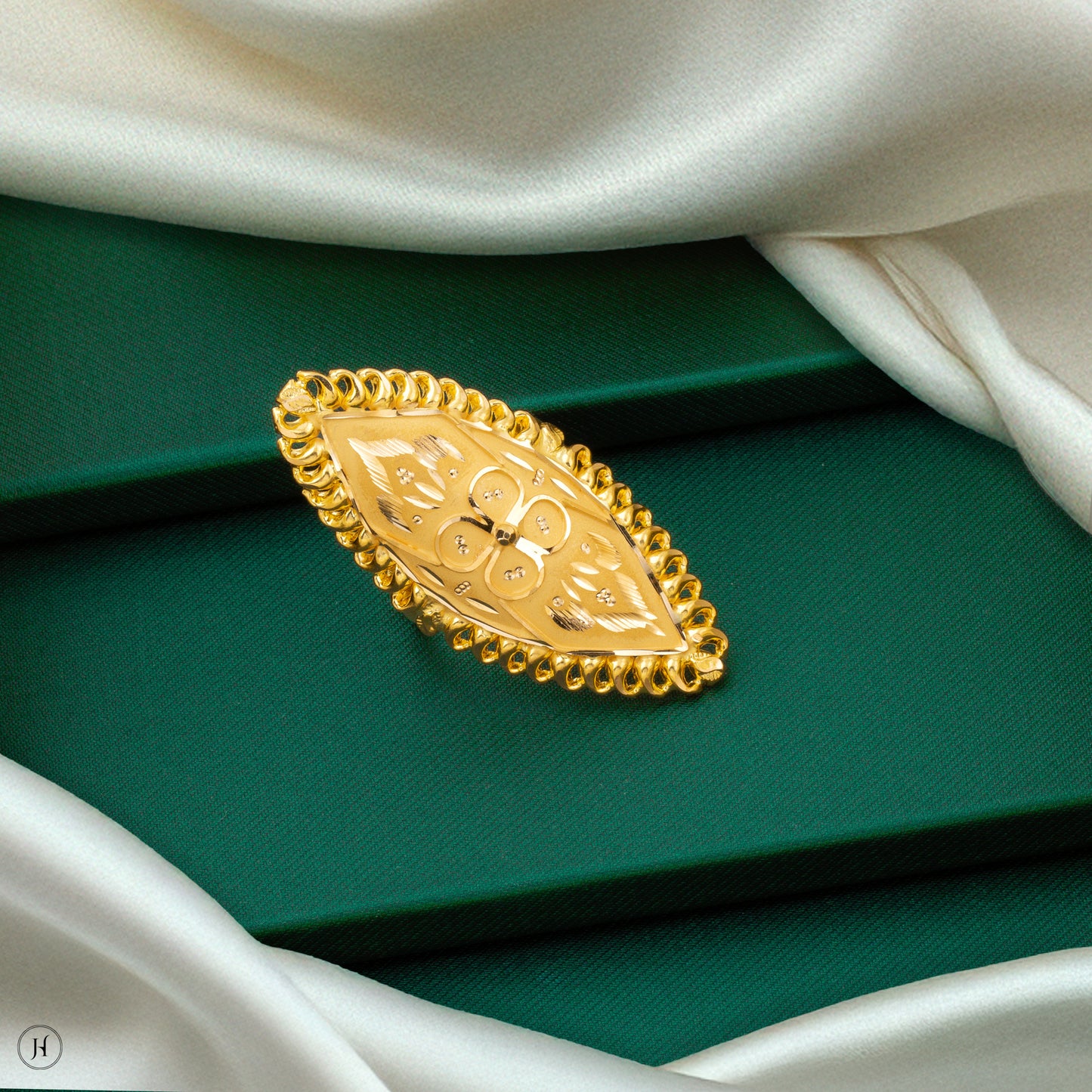 22K Yellow Gold Traditional Marquise-Shaped Ring for women in Dubai, UAE