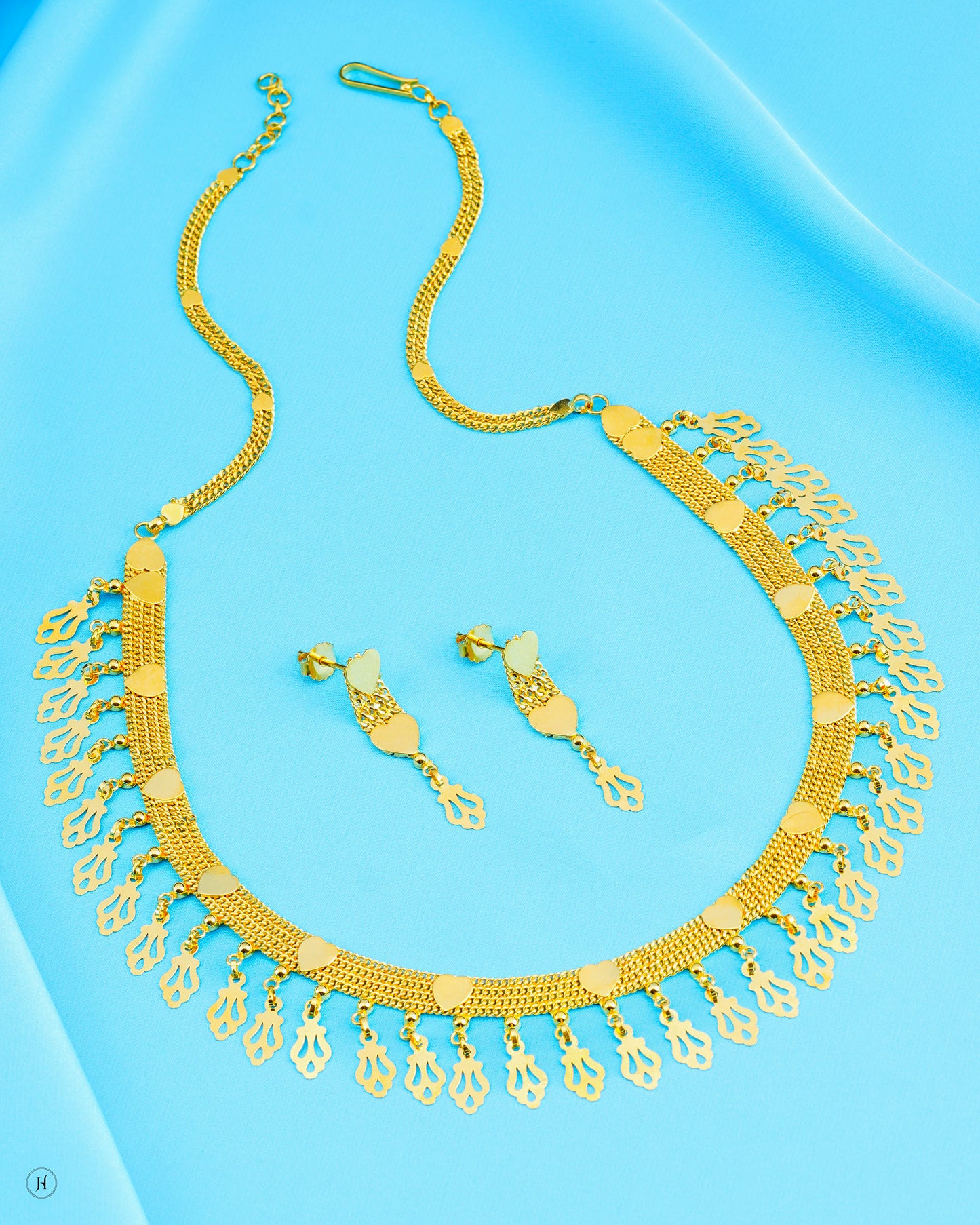 21Karat Yellow Gold Bahraini Drop Motif Necklace Set