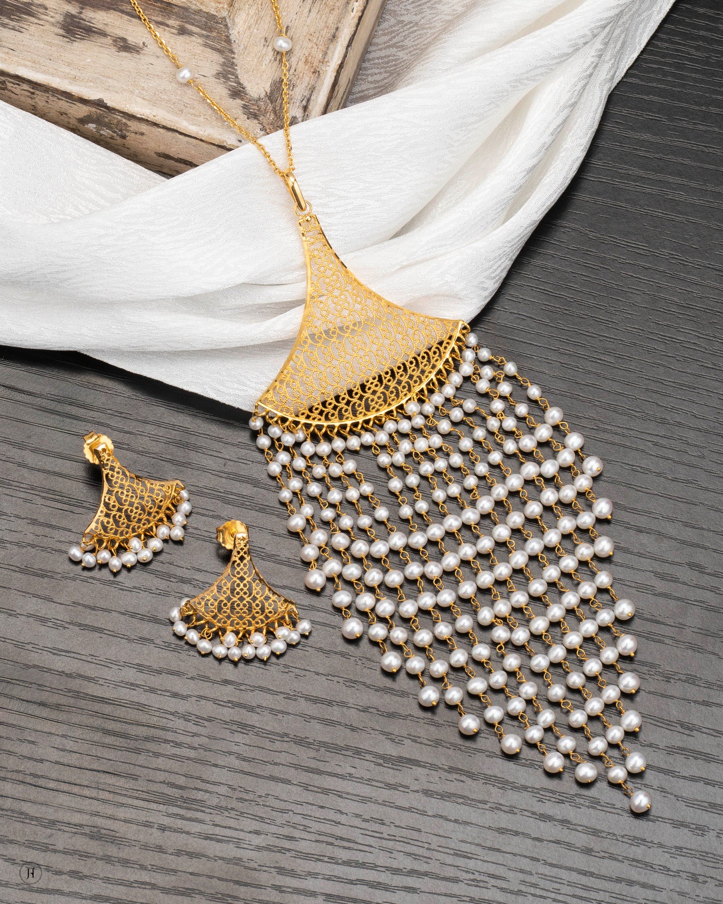 21Karat Yellow Gold Bahraini Majestic Pearl Veil Necklace Set