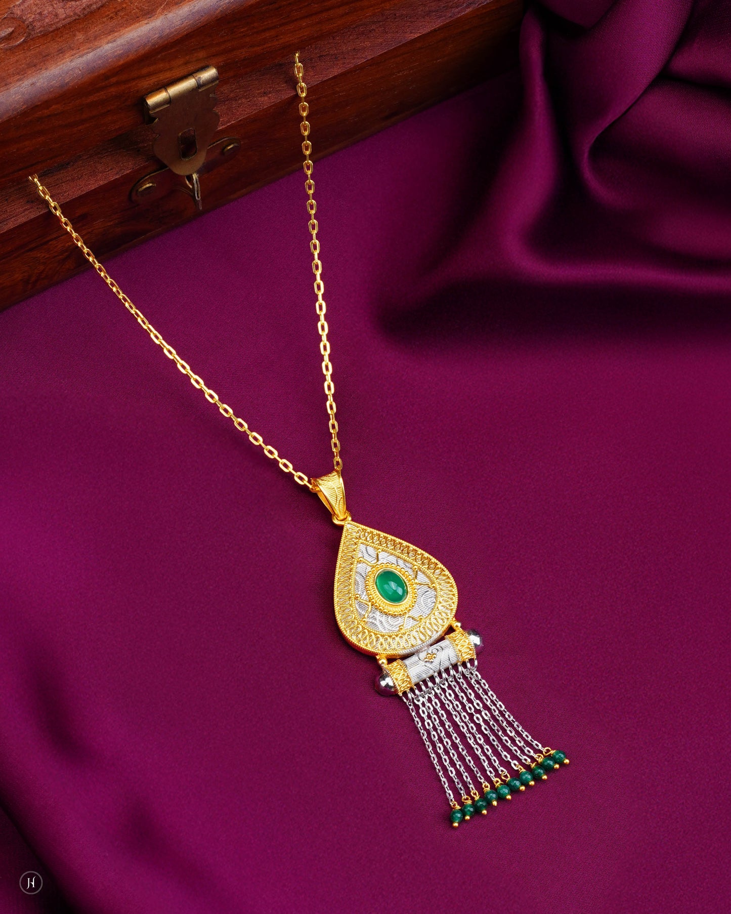 21K Yellow Gold Bahraini Emerald Teardrop Tassel Necklace Set