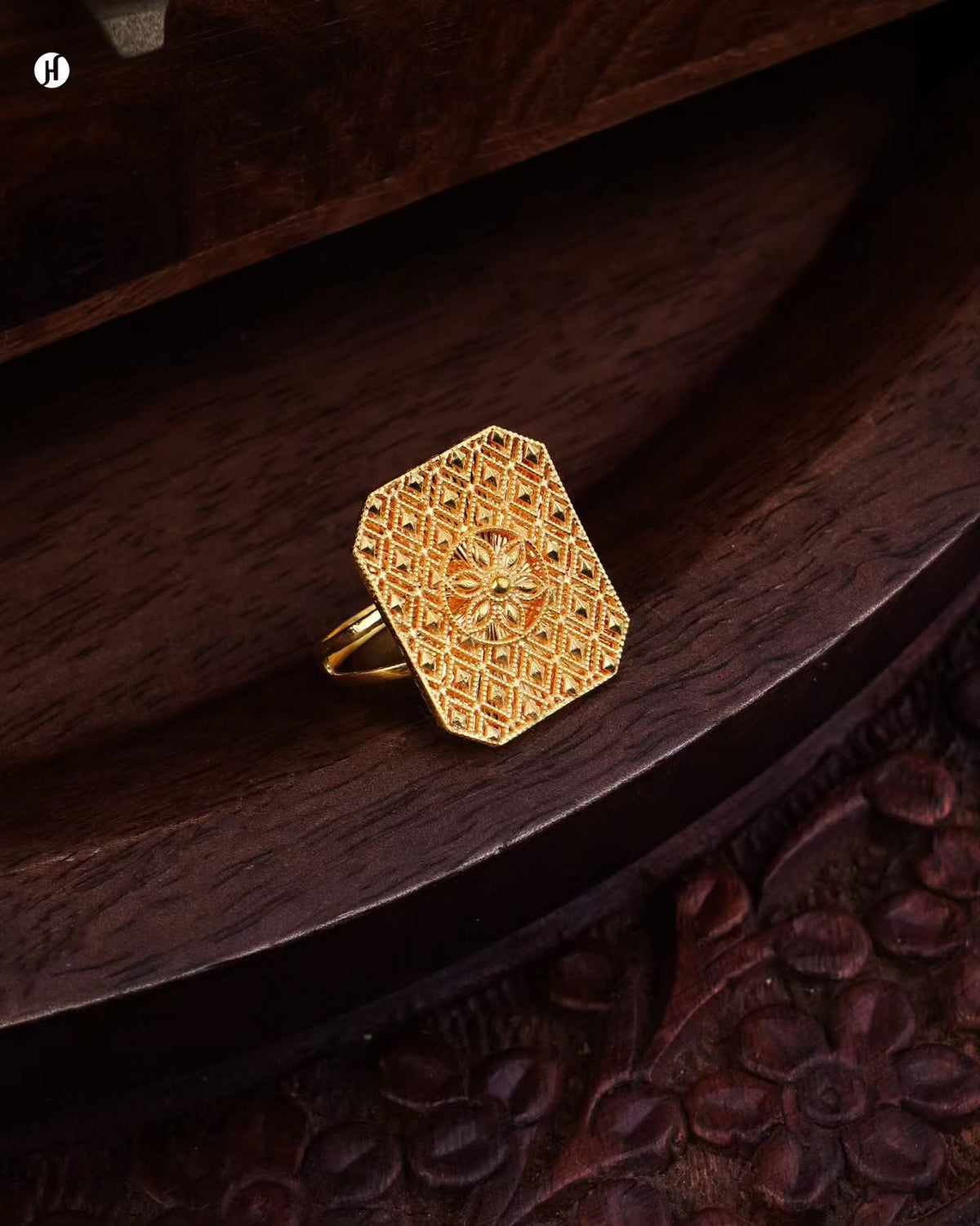 21K Yellow Gold Bahraini Hexagonal Pendant Necklace Set
