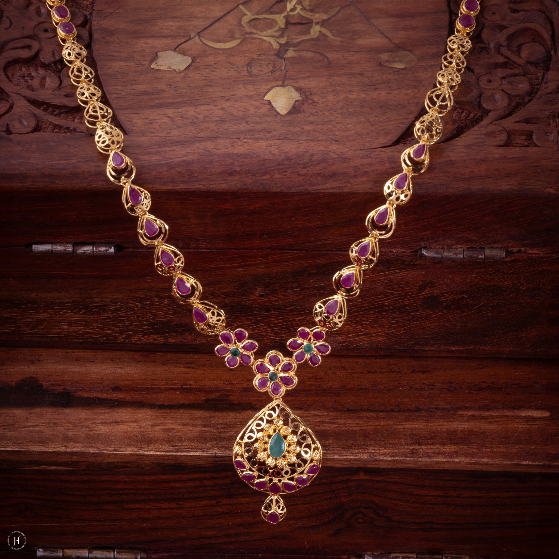 22K 916 Yellow Gold Hyderabadi Floral Pear-drop Gemstone Bridal Necklace Set in Dubai, UAE | Wedding jewellery