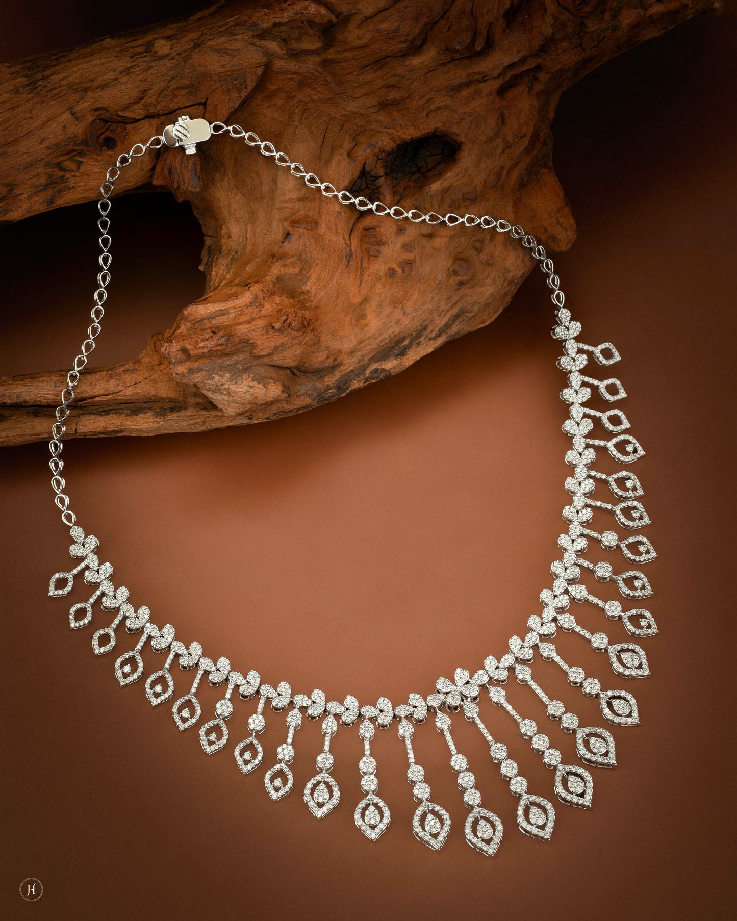 18Karat White Gold Petal Motifs Diamond Necklace Set