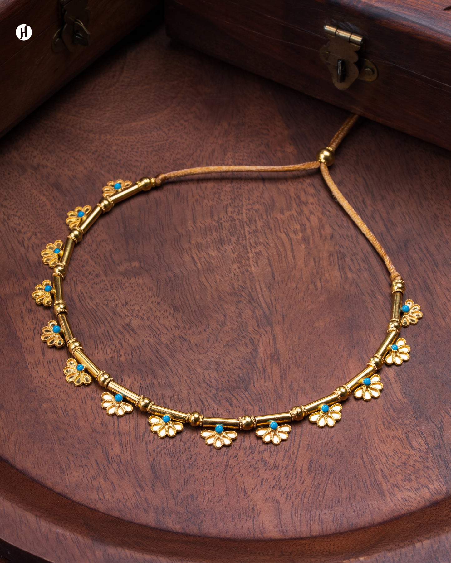 Buy 21Karat Yellow Gold Bahraini Multi-Flower Choker Set for ladies in UAE | Online jewellery store in UAE