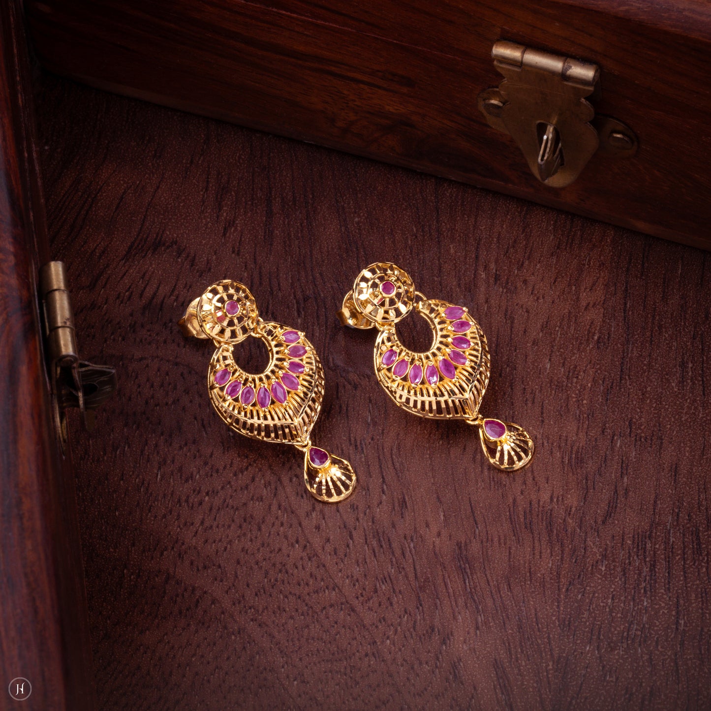Buy 22K 916 Yellow Pure Gold Hyderabadi Crescent Teardrop Gemstone Bridal Earrings Set in UAE