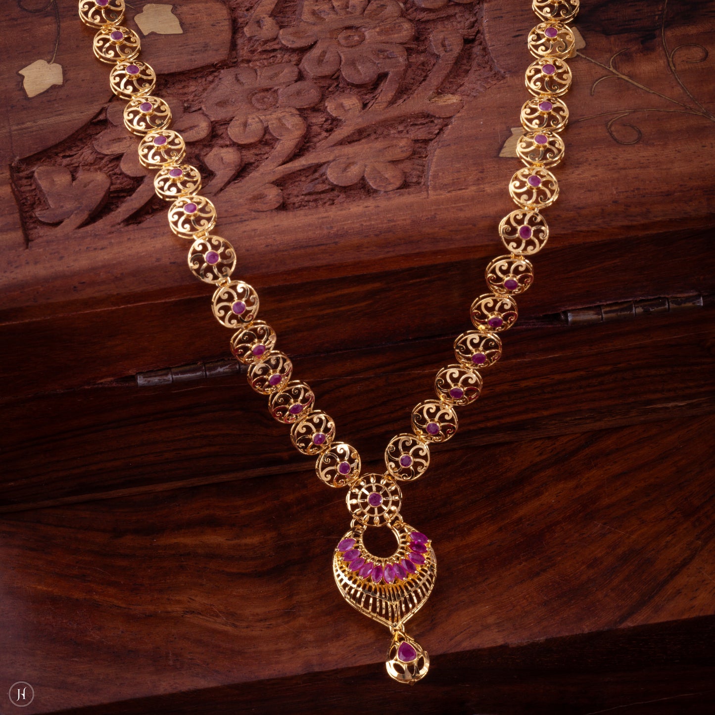 Buy 22K 916 Yellow Pure Gold Hyderabadi Crescent Teardrop Gemstone Bridal Necklace Set in UAE