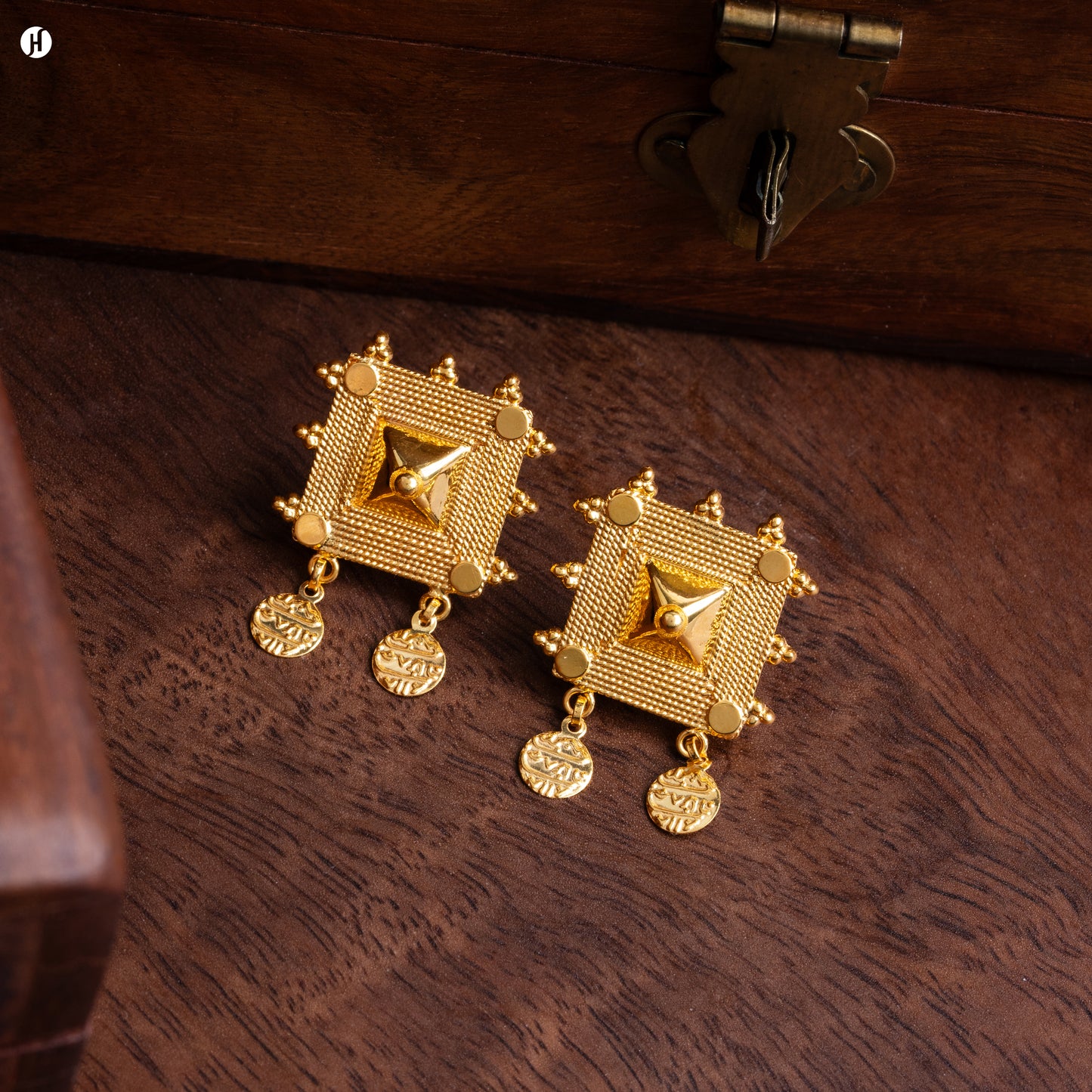 Buy online 21K Yellow Gold Traditional Bridal Bahraini Square Earrings Set for ladies in UAE