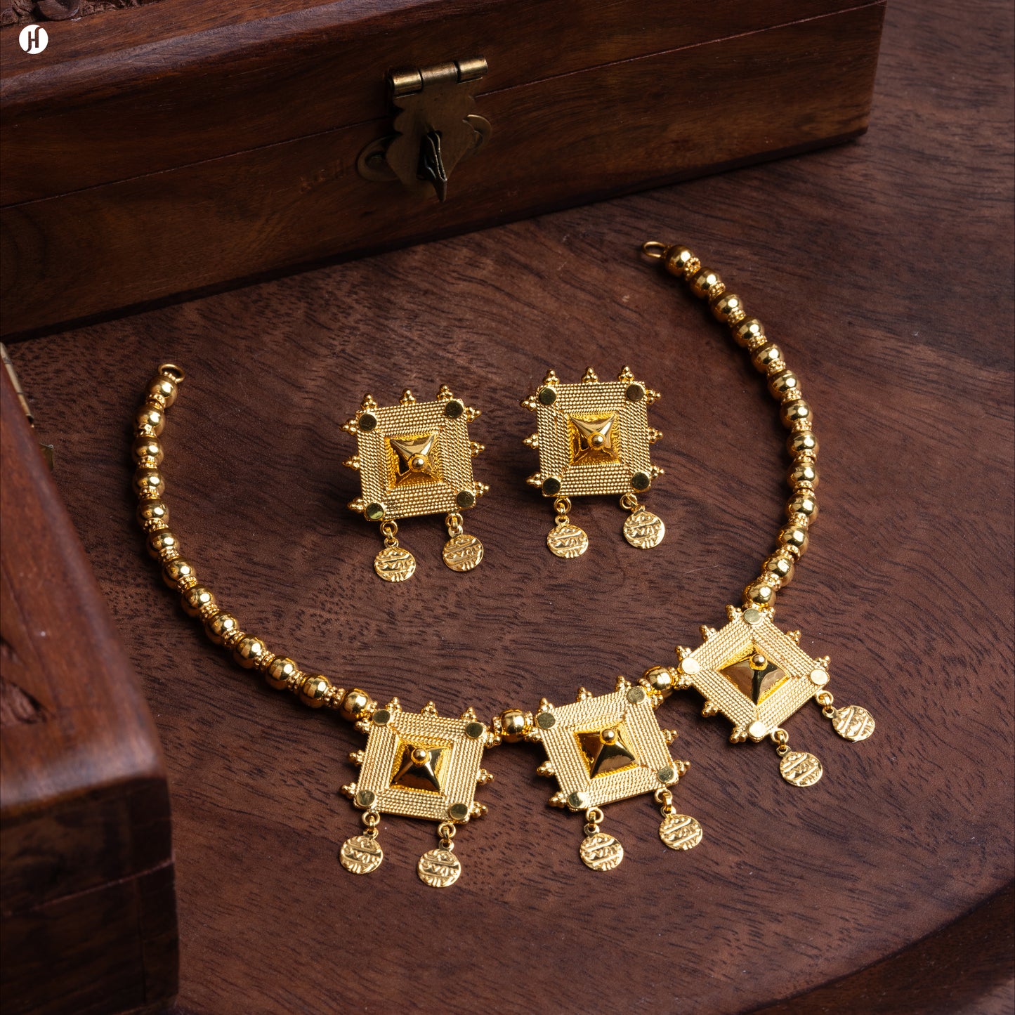 Buy online 21K Yellow Gold Traditional Bridal Bahraini Square choker Necklace Set for ladies in UAE