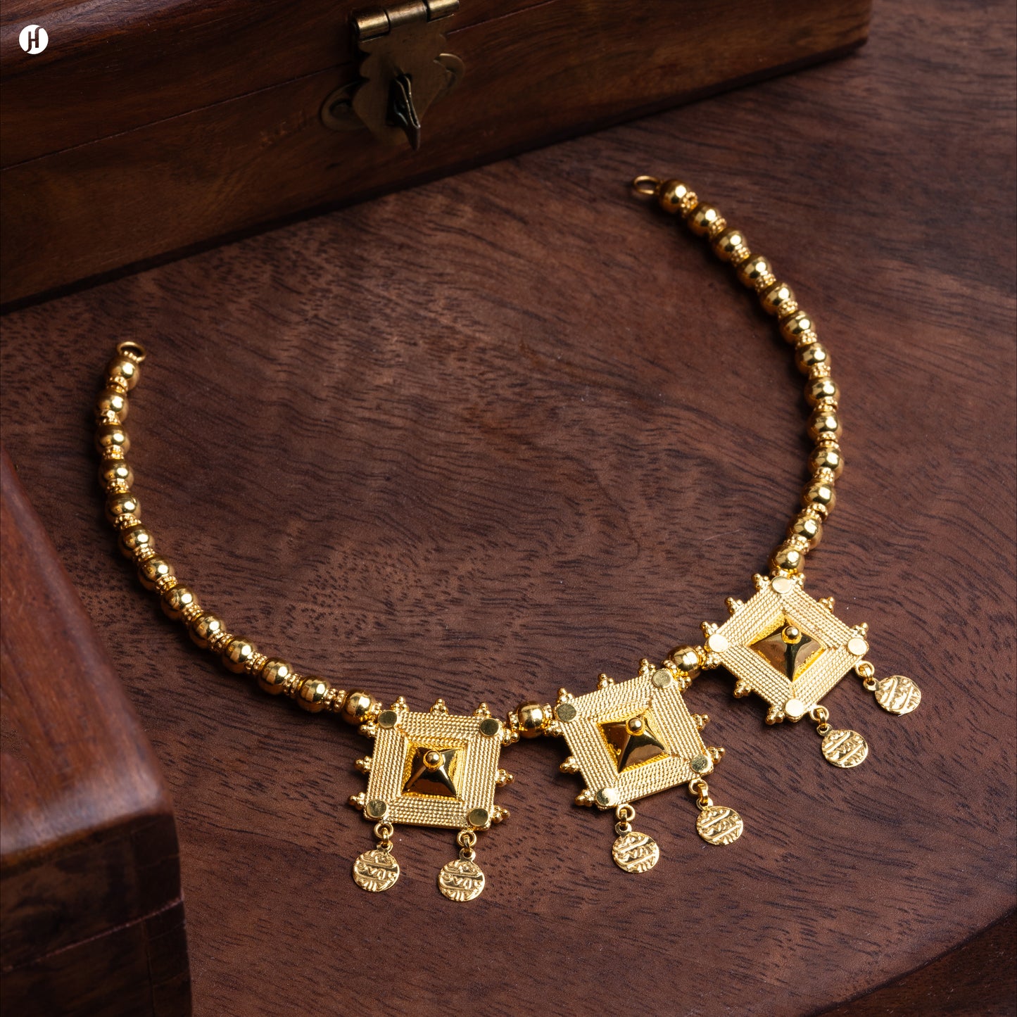 Buy online 21K Yellow Gold Traditional Bridal Bahraini Square choker Set for ladies in UAE