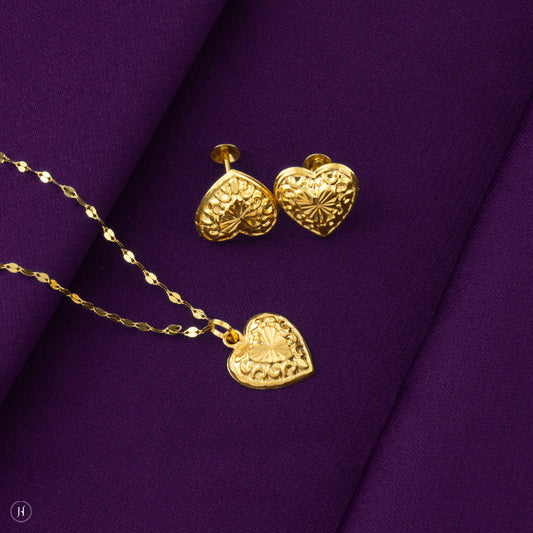 Cute Baby Gift | 18K Gold Baby Love Shape Lightweight Pendant Set In UAE