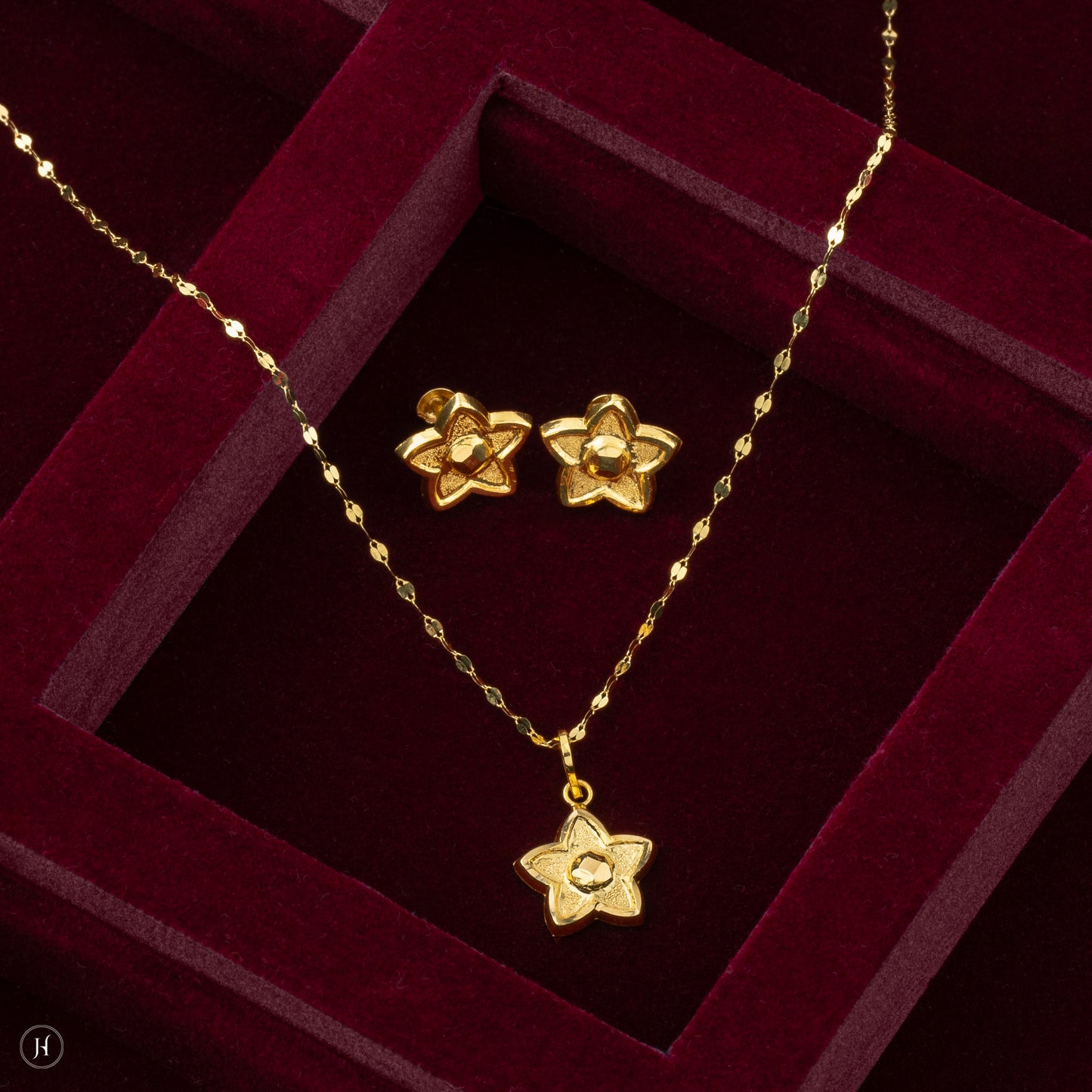 Cute baby gift | 18K Yellow Gold Baby Star Shape Pendant Set