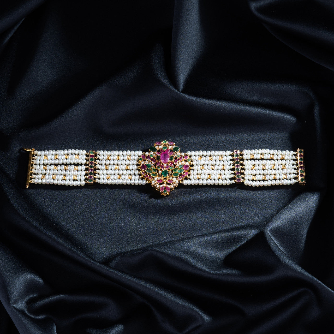 21K Yellow Gold Pakistani Bracelet with Fresh Water Pearls
21K GOLD JEWELLERY IN DUBAI
21K GOLD NECKLACE SET
21K PAKISTANI NECKLACE SET
GOLD SET IN DUBAI
SHARJAH GOLD SOUQ
PAKISTANI PENDANT SET
FASHION WEAR NECKLACE
21K LIGHTWEIGHT GOLD NECKLACE