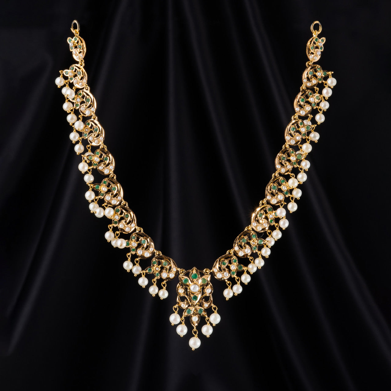 21K Pakistani Fresh water pearls & Emerald Necklace
21K GOLD JEWELLERY IN DUBAI
21K GOLD NECKLACE SET
21K PAKISTANI NECKLACE SET
GOLD SET IN DUBAI
SHARJAH GOLD SOUQ
PAKISTANI PENDANT SET
FASHION WEAR NECKLACE
21K LIGHTWEIGHT GOLD NECKLACE