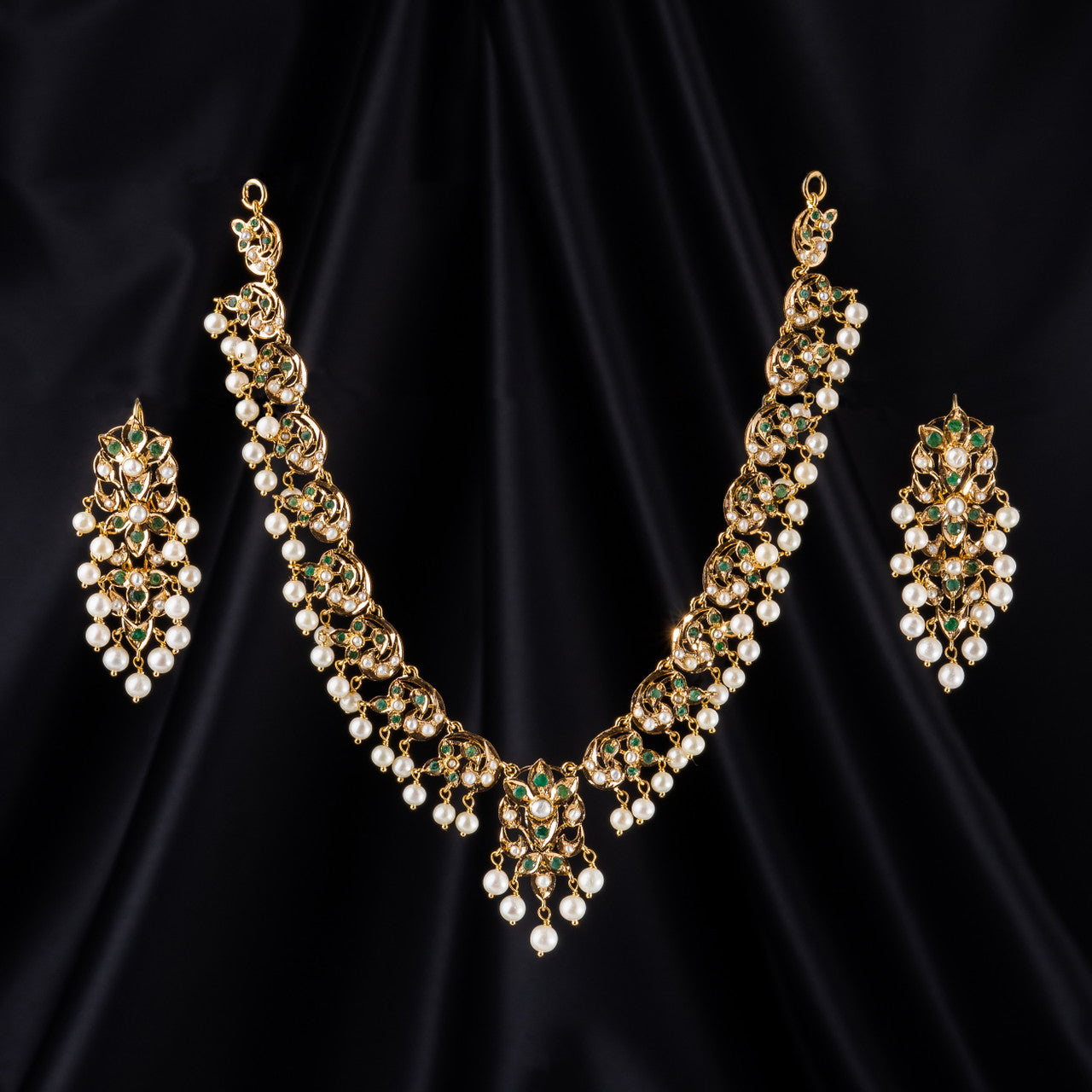 21K Pakistani Fresh water pearls & Emerald Necklace Set
21K GOLD JEWELLERY IN DUBAI
21K GOLD NECKLACE SET
21K PAKISTANI NECKLACE SET
GOLD SET IN DUBAI
SHARJAH GOLD SOUQ
PAKISTANI PENDANT SET
FASHION WEAR NECKLACE
21K LIGHTWEIGHT GOLD NECKLACE