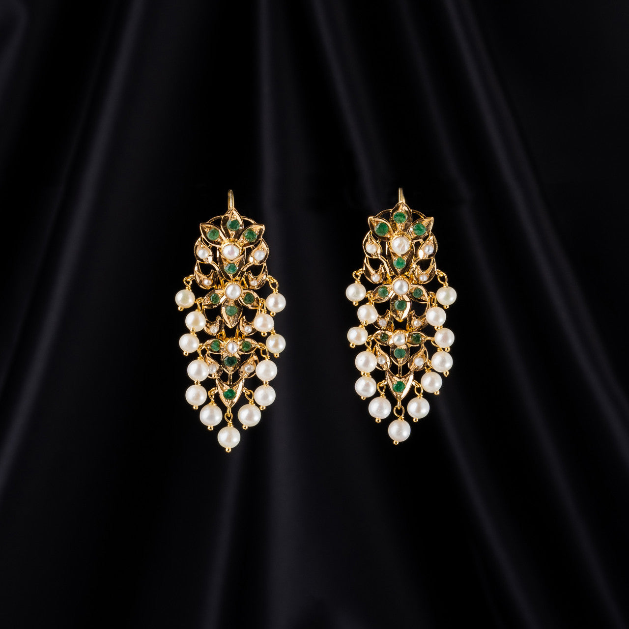 21K Pakistani Fresh water pearls & Emerald Earring
21K GOLD JEWELLERY IN DUBAI
21K GOLD NECKLACE SET
21K PAKISTANI NECKLACE SET
GOLD SET IN DUBAI
SHARJAH GOLD SOUQ
PAKISTANI PENDANT SET
FASHION WEAR NECKLACE
21K LIGHTWEIGHT GOLD NECKLACE