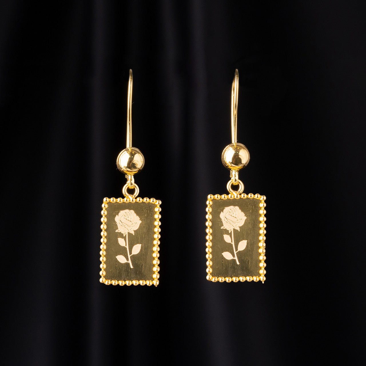 21K Yellow Gold Bahraini Earring with Rose Flower Frame Engraving
FASHION WEAR NECKLACE
GOLD SET IN DUBAI
SHARJAH GOLD SOUQ
21K GOLD NECKLACE SET
FASHION WEAR NECKLACE
21K GOLD JEWELLERY IN DUBAI
21K GOLD NECKLACE SET
EVERYDAY NECKLACE