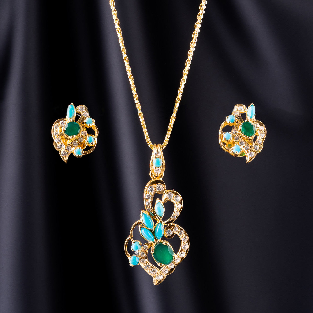 22K Gold Pakistani Pendant set with Fresh Water Pearls, Aqua Marine Emerald and Feroza