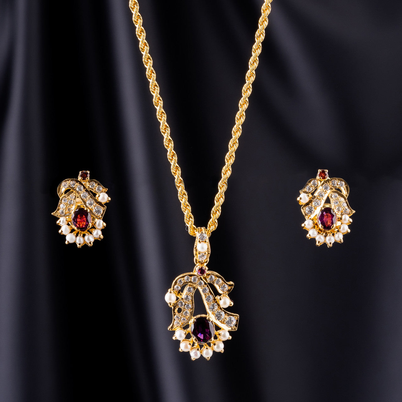 21K Chain & 22K Yellow Gold Ruby & Fresh Water Pearl Pendant with 22K earring.
22K GOLD JEWELLERY IN DUBAI
22K GOLD NECKLACE SET
22K PAKISTANI NECKLACE SET
FASHION WEAR NECKLACE
GOLD SET IN DUBAI
SHARJAH GOLD SOUQ
22K LIGHTWEIGHT GOLD NECKLACE