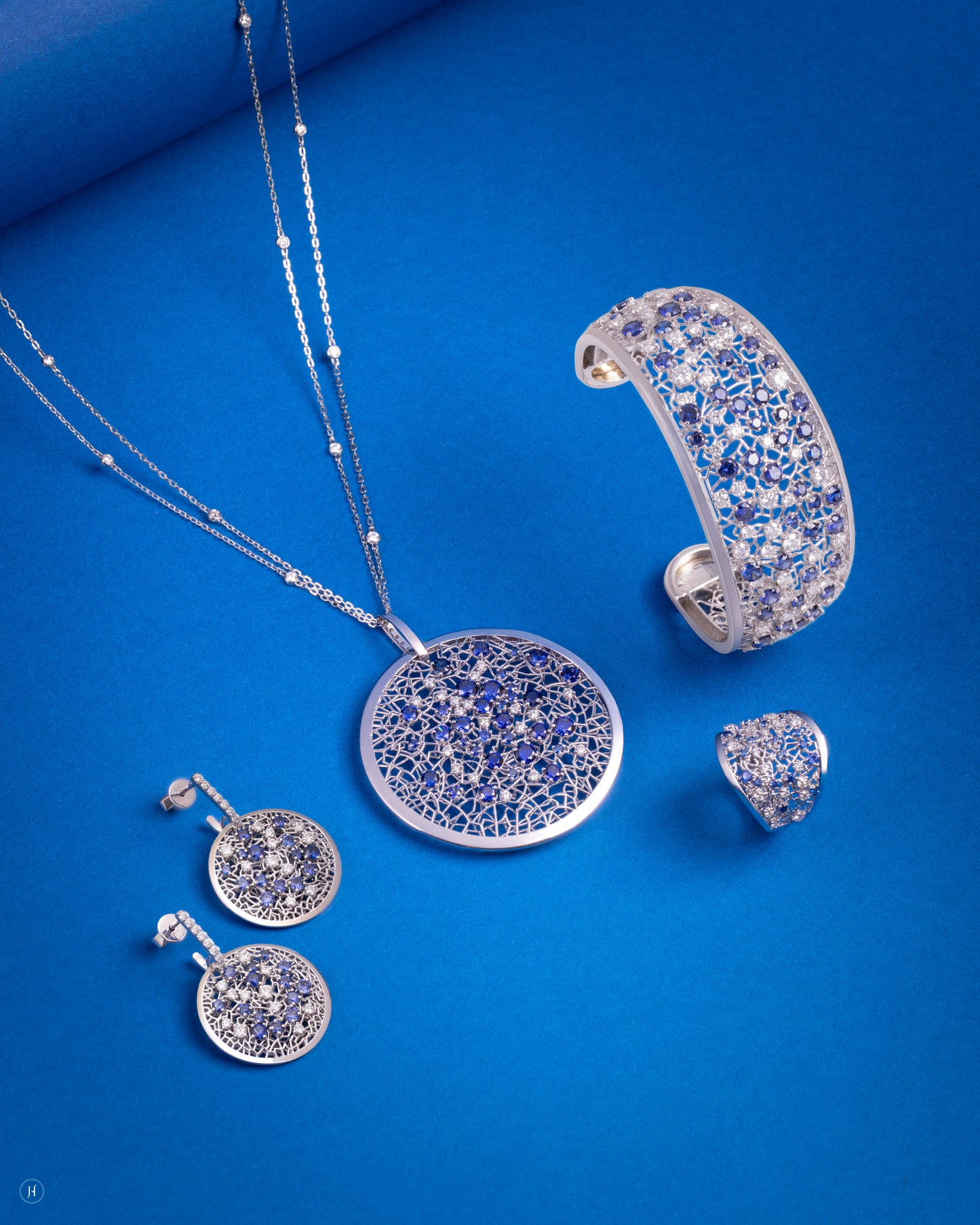 18Karat White Gold Italian Blue Sapphire Blossom Mosaic Necklace Set