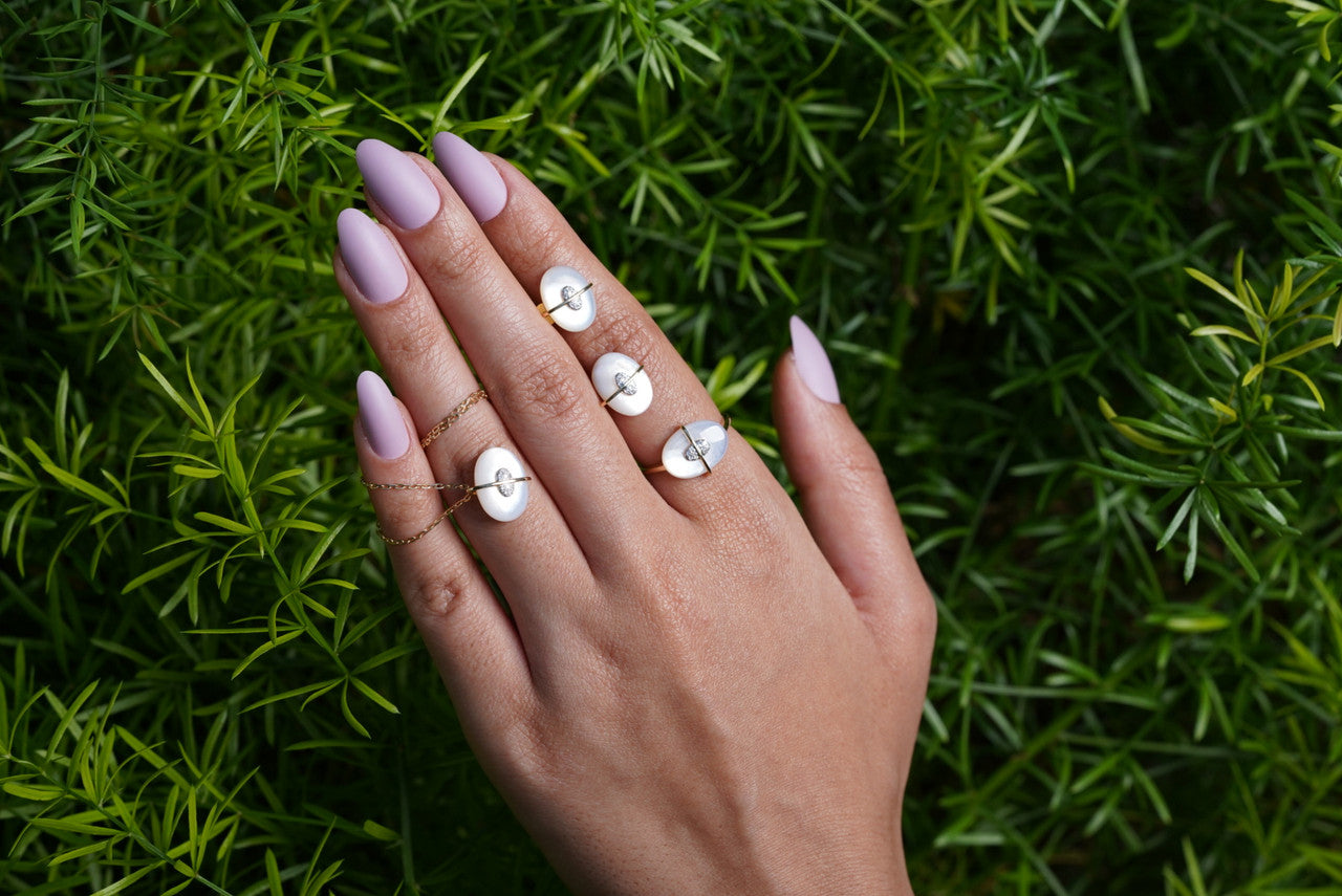 18 K Yellow Gold Diamond Oval Mother of Pearl Ring