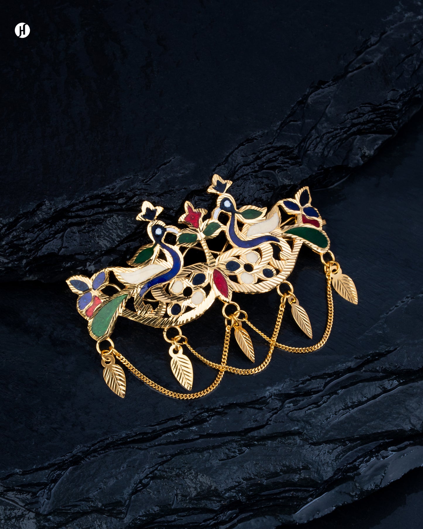 This 21K yellow gold Bahraini hair open pin with peacock enamel design with leaf drops, exudes royalty and simplicity. A charming design, it's perfect for Arab and Indian women to wear at weddings, Eid, and special occasions.