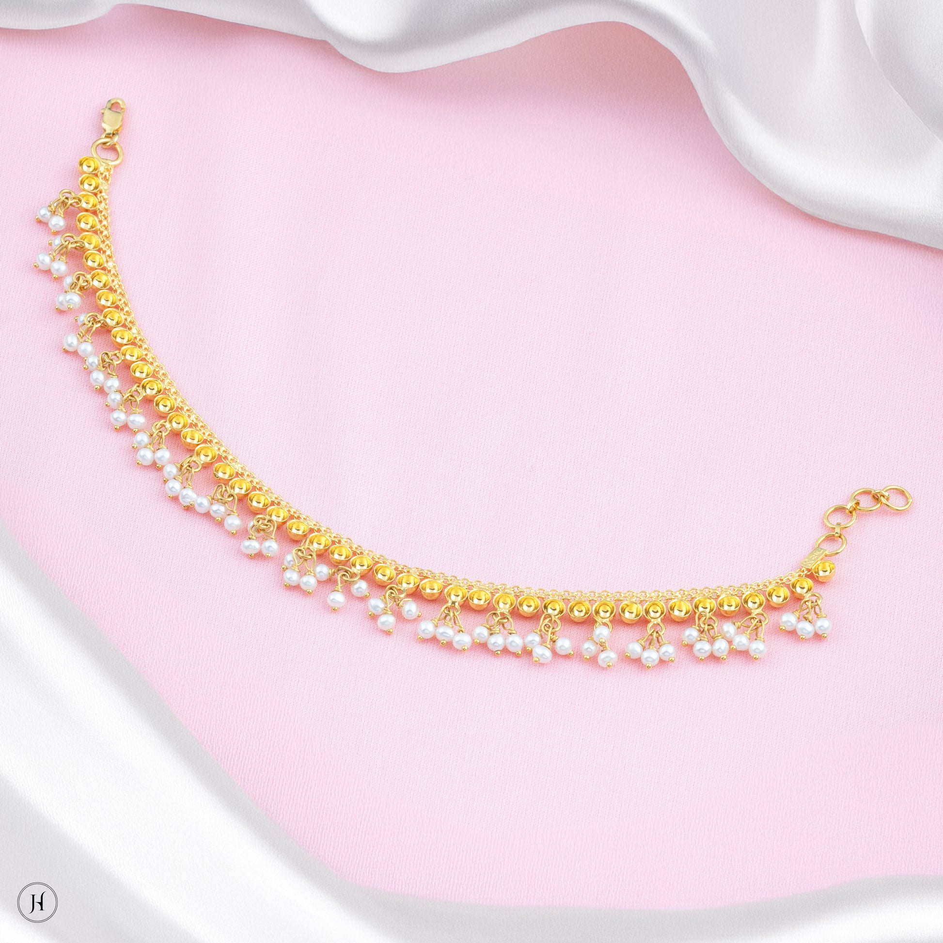 21K Yellow Gold Bahraini Tri-Pearl Bead Hanging Bracelet for emirai women in uae
