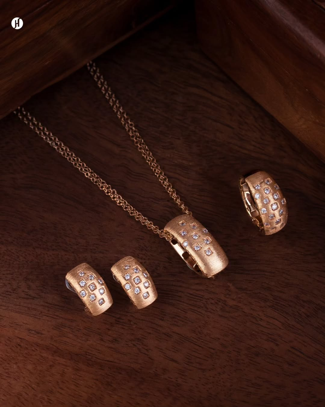 18Karat Rose Gold Italian Bold Huggie Pendant Necklace Set