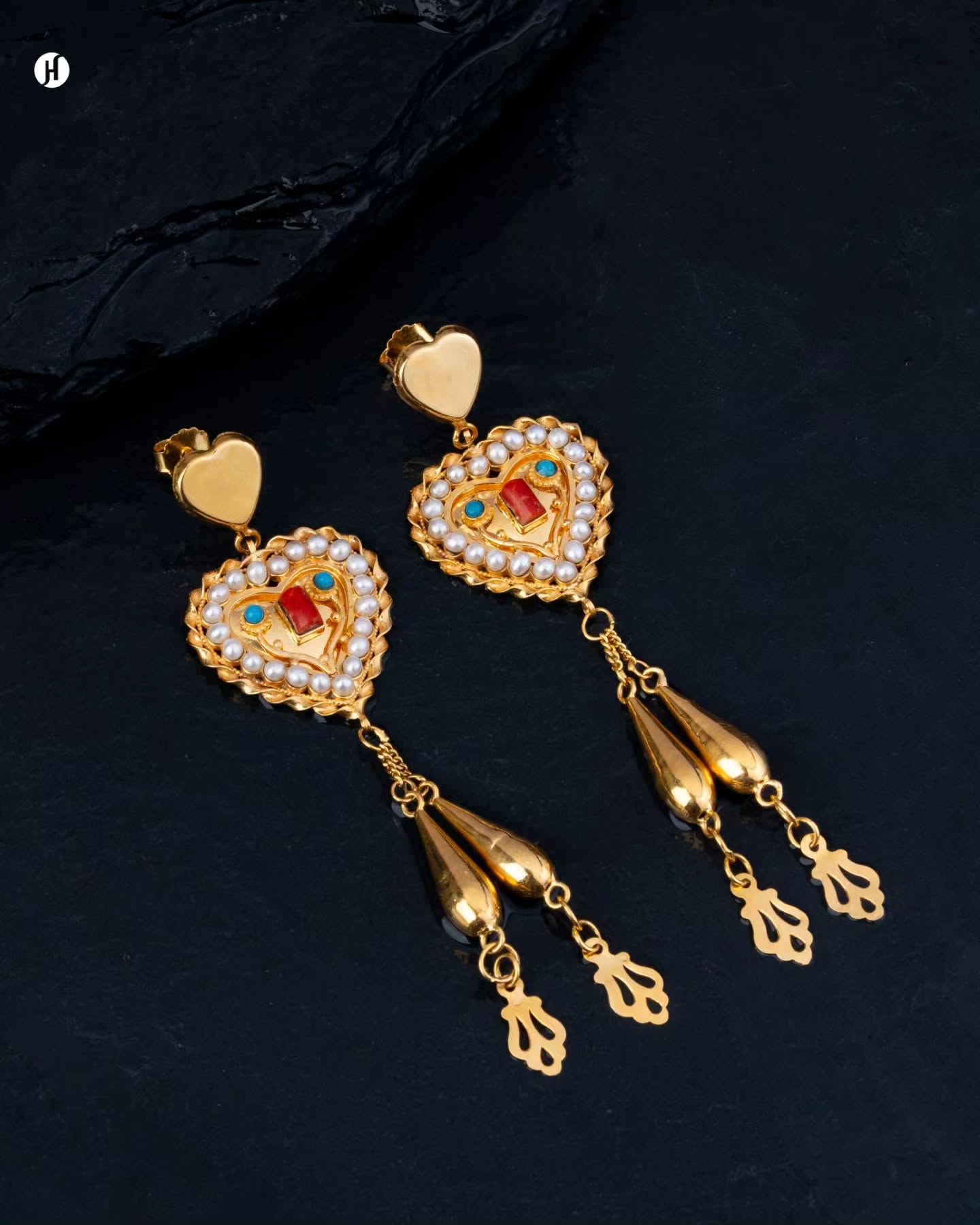 21K Yellow Gold Bahraini Heart Pendant Necklace Set with Hanging Drops