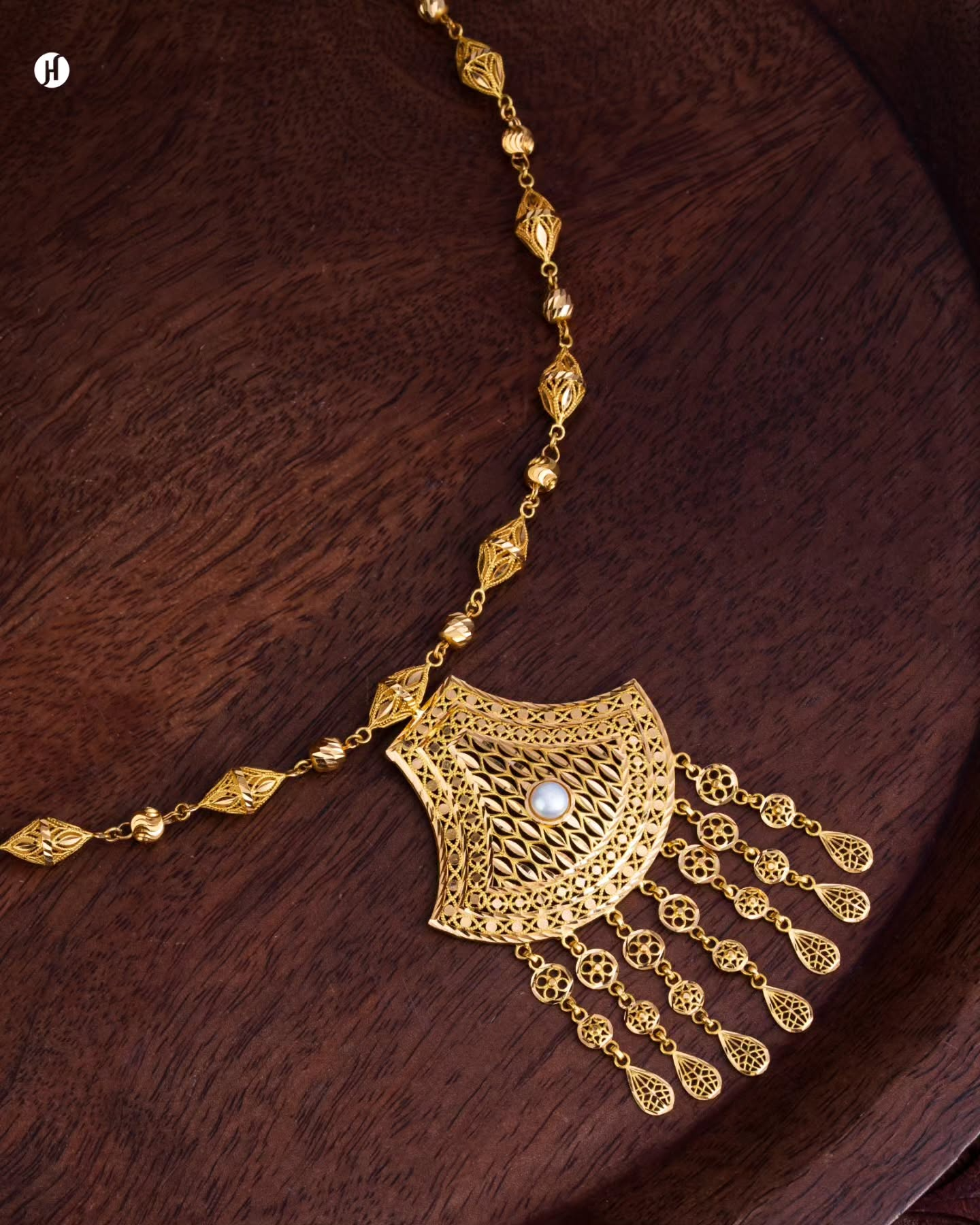 21Karat Yellow Gold Fan Tassel Pendant Necklace Set