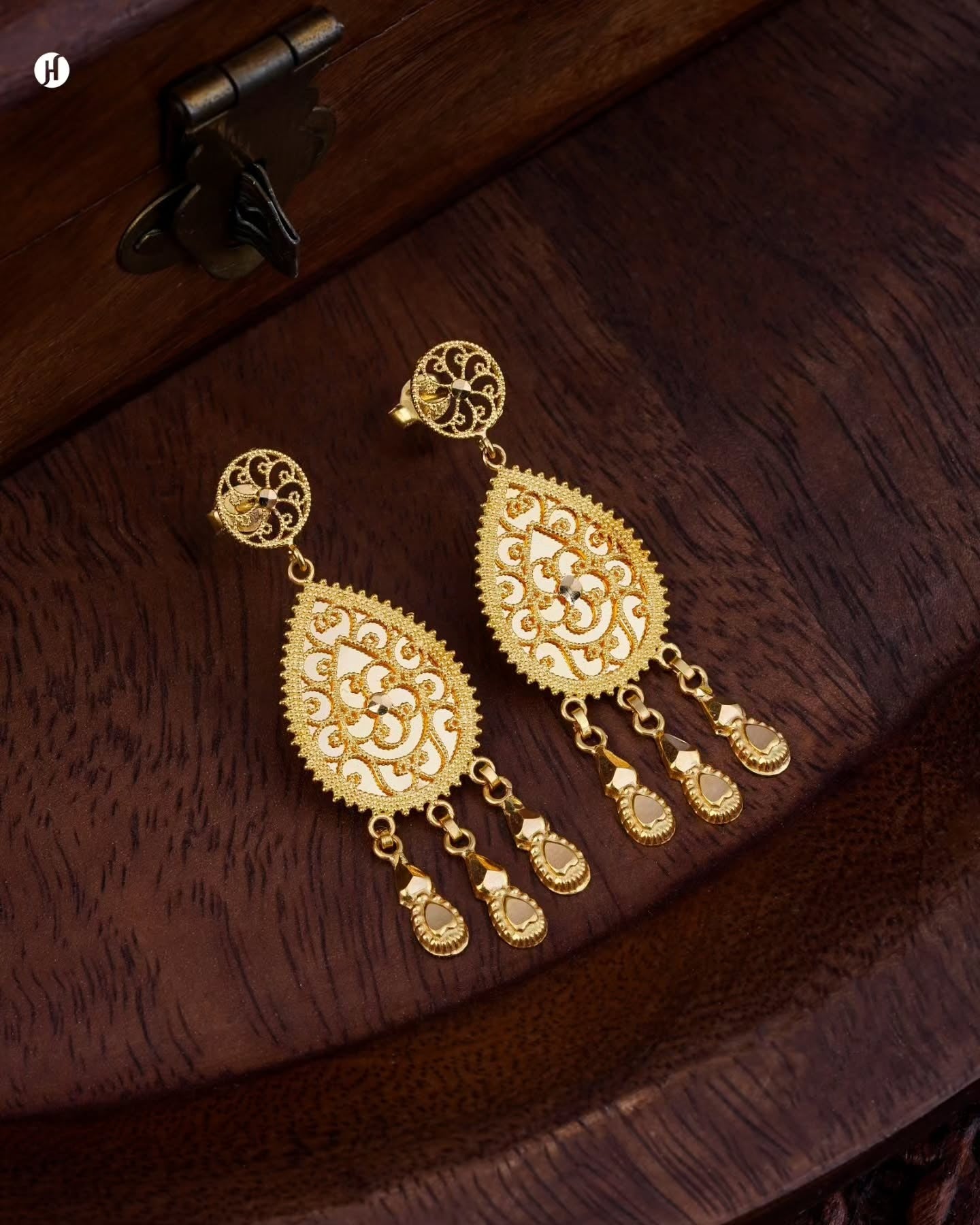 21Karat Yellow Gold Omani Teardrop Necklace Set