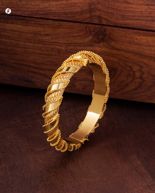 21K Yellow Gold Bahraini Swirl Beaded Bangle