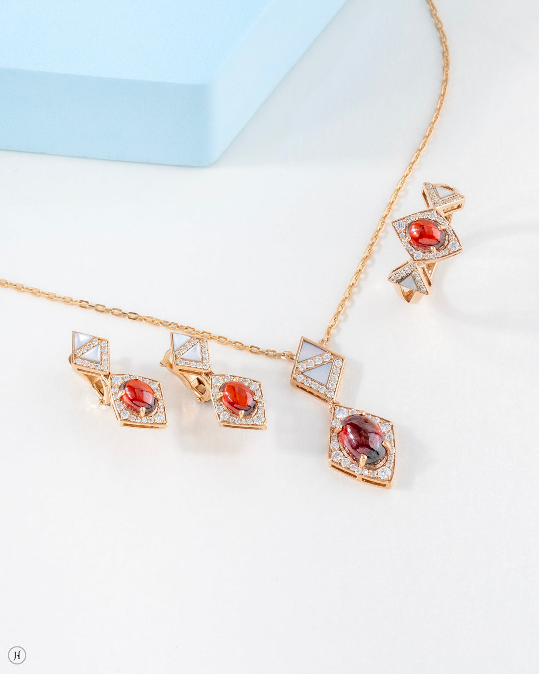 Types of Gold Jewelry: Yellow vs. White vs. Rose Gold – Which One Should You Buy?