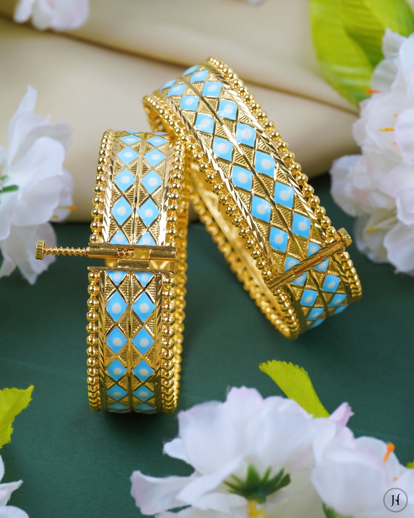 21K Bahraini Yellow Gold Sky Blue Enamel Bangle