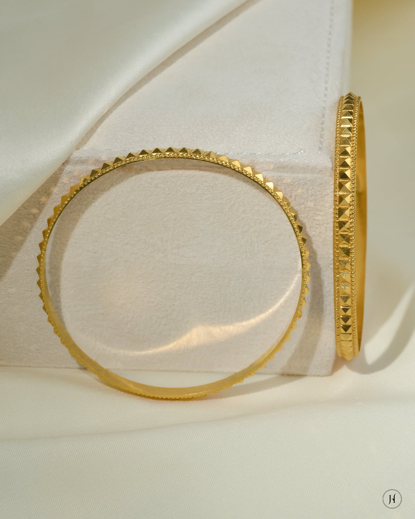 21K Yellow Gold Emirati Spike Bangle