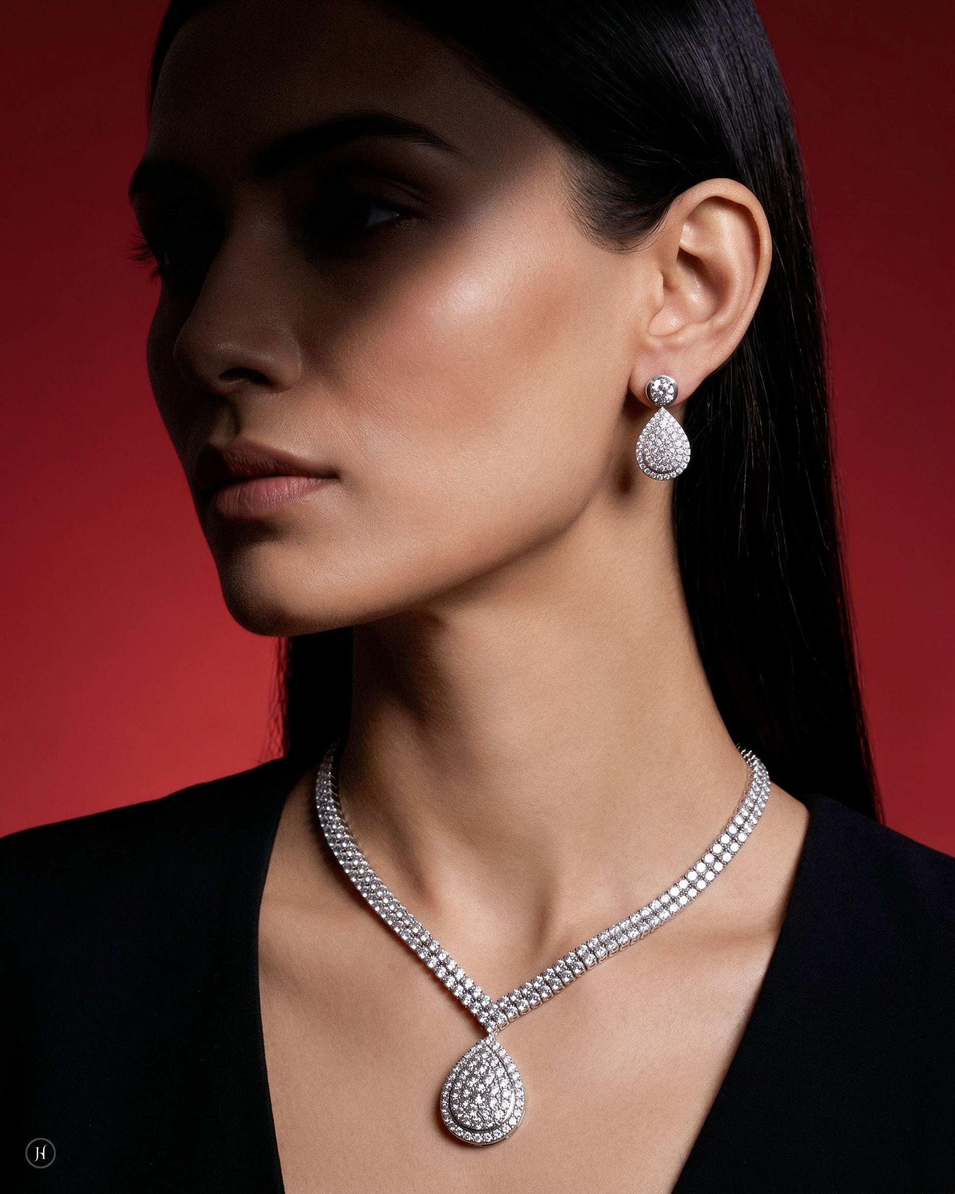 18-Karat Lab-Grown White Gold Diamond Teardrop Necklace Set | ideal for brides, evening events, and special occasions. A timeless and elegant piece that pairs beautifully with bridal gowns, evening party dresses, and formal abayas — perfect for Khaleeji and Emirati women.