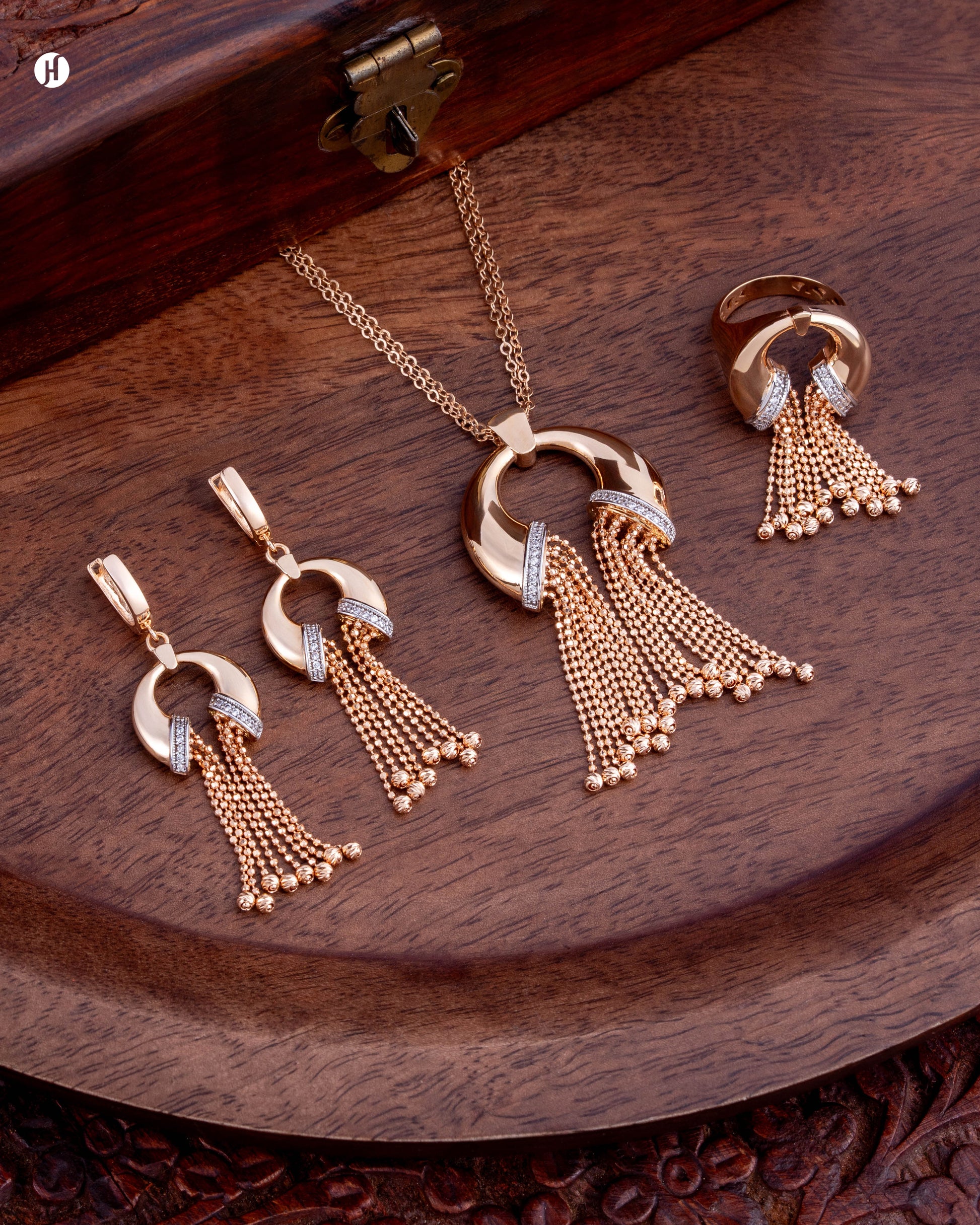 18Karat Rose Gold Italian Bold Circular Chain Tassel Necklace Set for ladies in Dubai