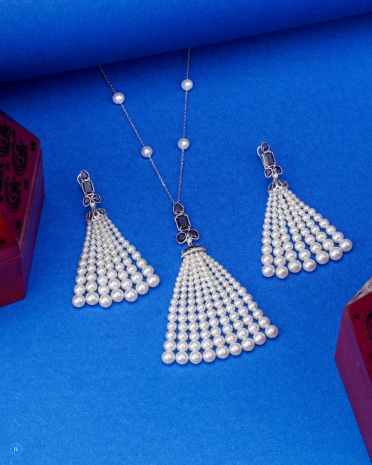 18-Karat WHITE Gold Waterfall Blue Sapphire Diamond Necklace Set with Pearls | Online Diamond Jewellery For Khaleeji and Arab Women in UAE - J.H Jewellers.ae 
قلادة شلال من الذهب الأصفر عيار 18 قيراطًا مرصعة بالألماس والياقوت الأزرق واللؤلؤ | مجوهرات ألماس أونلاين للنساء الخليجيات والعربيات في الإمارات العربية المتحدة - J.H Jewellers.ae
