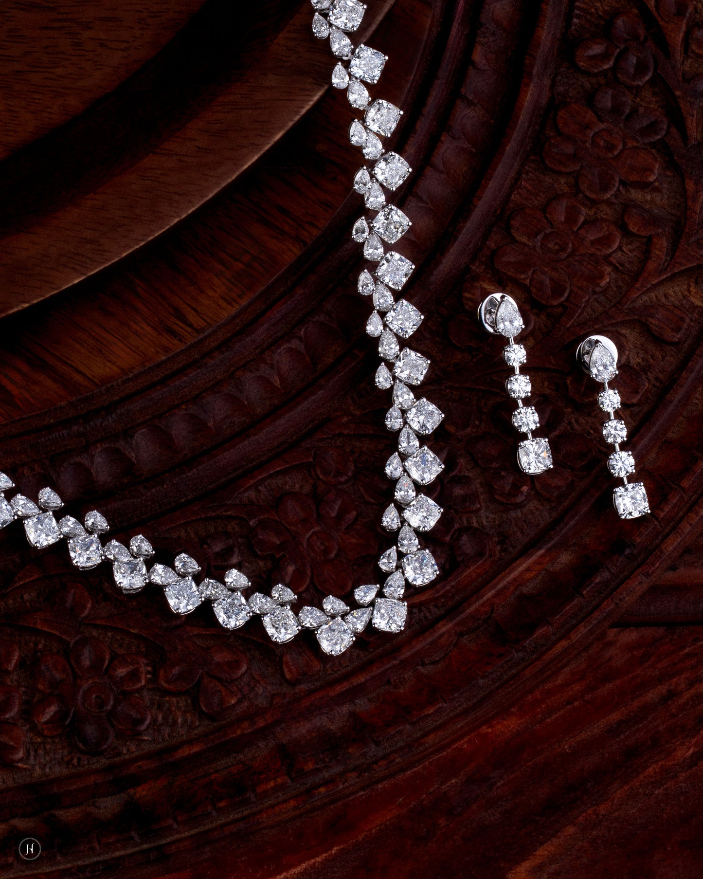 18-Karat White Gold Lab Grown Diamond Cushion & Pear Necklace Set | diamond jewelry design is perfect for weddings, galas, and special occasions, making luxury statement for Khaleeji, Emirati, and international women.