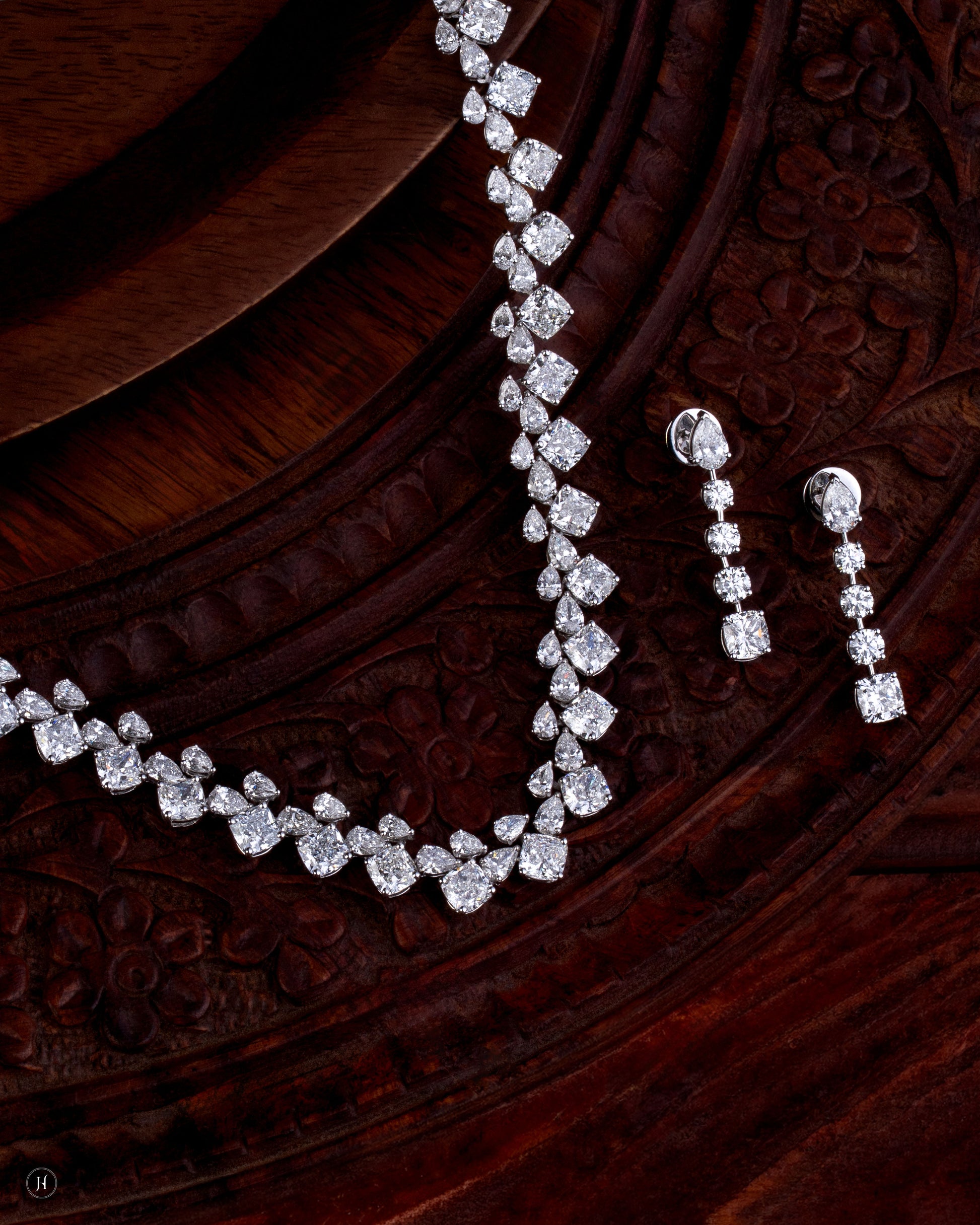 18-Karat White Gold Lab Grown Diamond Cushion & Pear Necklace Set | diamond jewelry design is perfect for weddings, galas, and special occasions, making luxury statement for Khaleeji, Emirati, and international women.