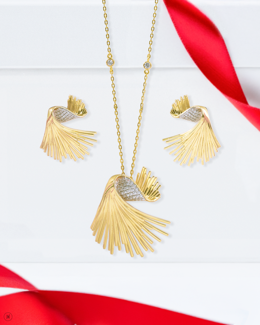 18K Yellow Gold Italian Wing Shaped bold Pendant Set for ladies in UAE | طقم قلادة على شكل جناح إيطالي من الذهب الأصفر عيار 18 قيراط للسيدات في الإمارات العربية المتحدة | online jewellery store | متجر المجوهرات على الانترنت