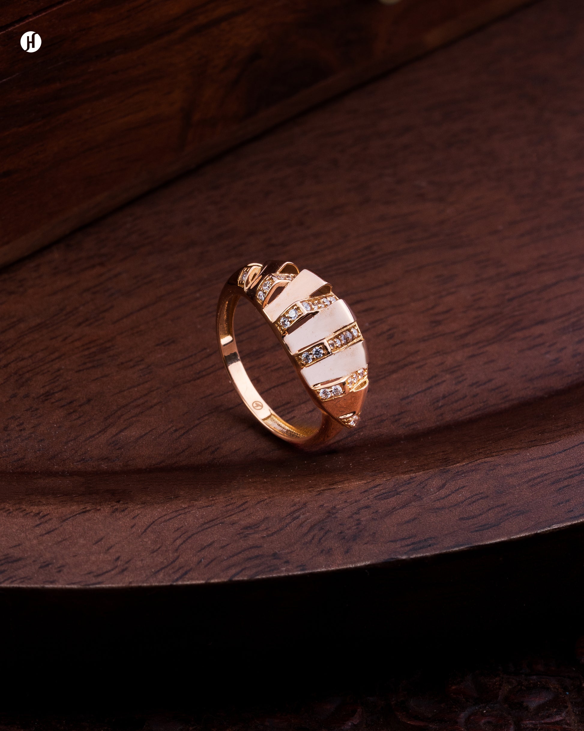 18K Rose Gold Italian Party Wear Modern Leaf Design Ring | Online Gold Jewellery Store in UAE