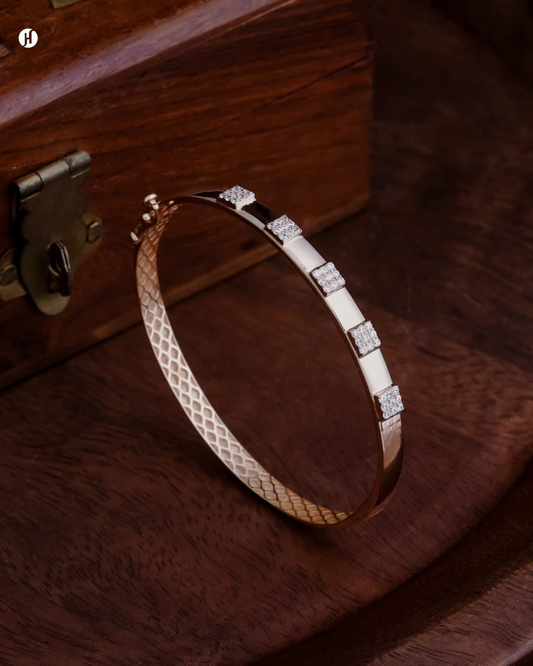 18K Rose Gold Italian White Enamel Zircon Square Bangle | سوار مربع من الذهب الوردي عيار 18 قيراطًا مطلي بالمينا البيضاء الإيطالية ومرصع بالزركون