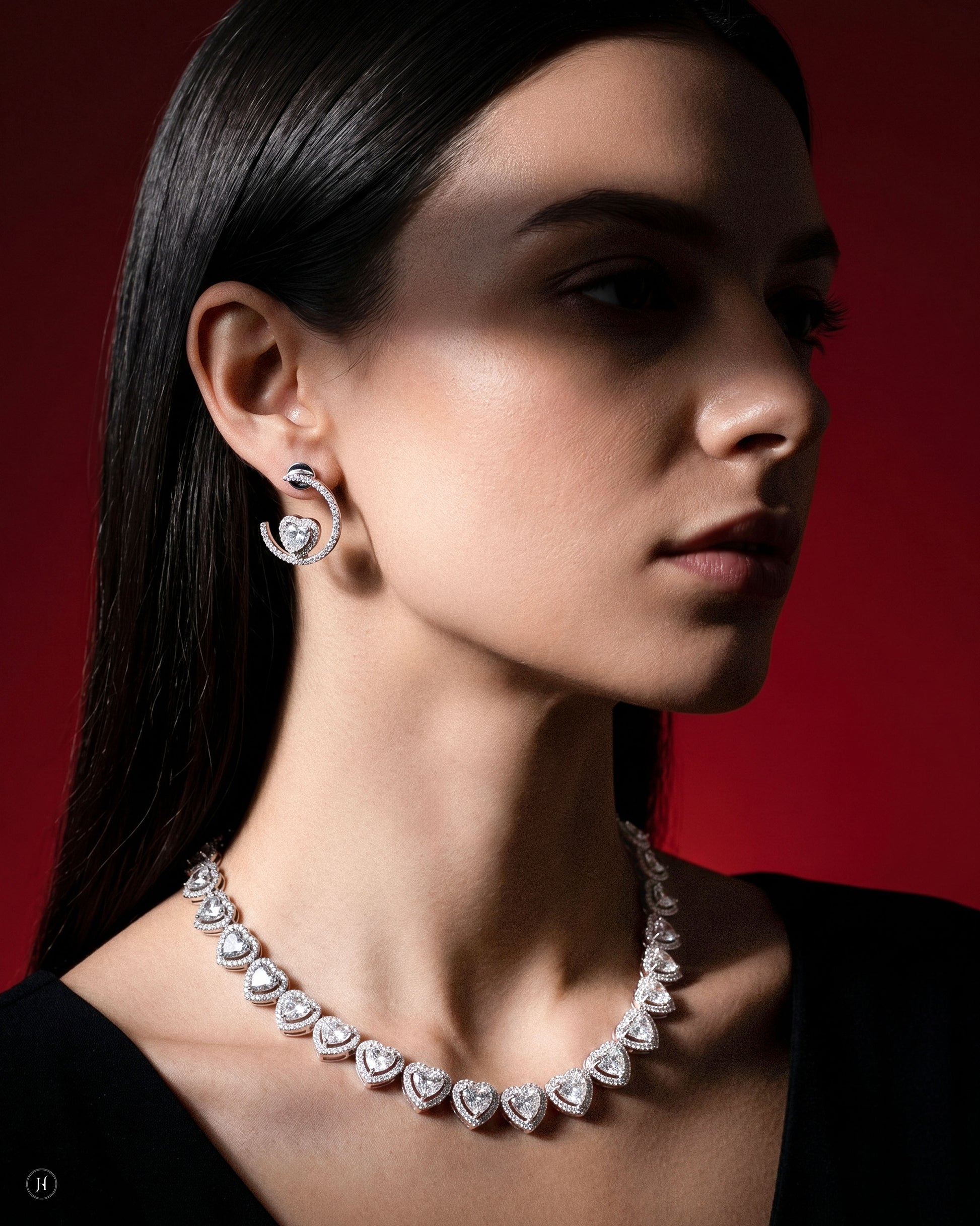 18Karat White Gold Lab-Grown Diamond Heart Necklace Set |  Italian jewelry design is perfect for weddings, formal events, and special occasions, making a radiant and sophisticated statement for Khaleeji and Emirati women. 