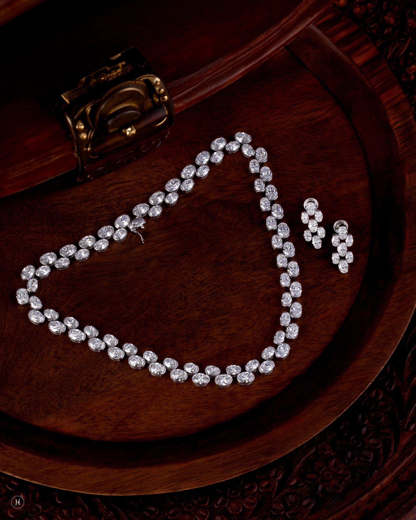 18K White Gold Lab-Grown Italian Diamond Oval Tennis Necklace Set | jewelry design is perfect for weddings, galas, and special occasions, making a luxury statement for Khaleeji, Emirati, and international women
