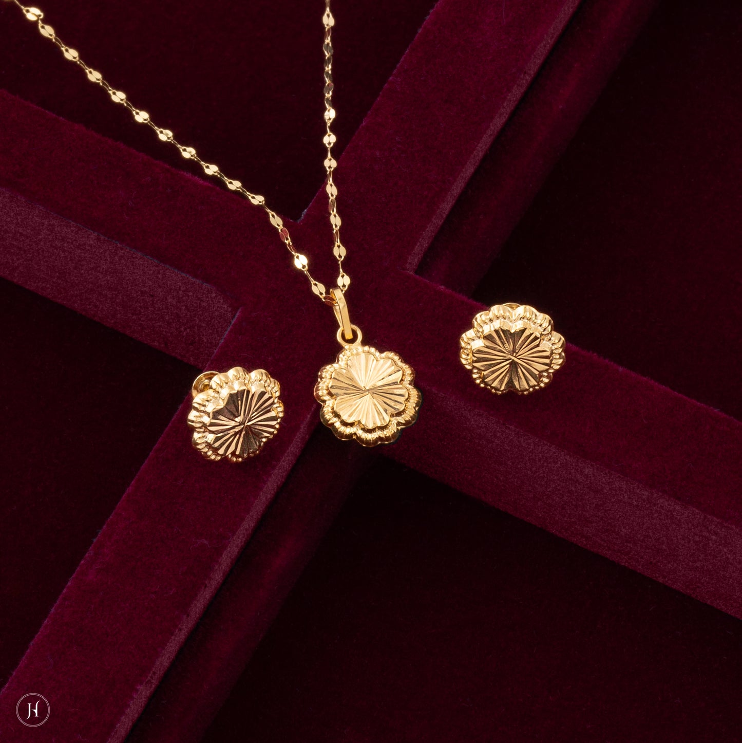 18K Yellow Gold Baby Flower Pendant Set