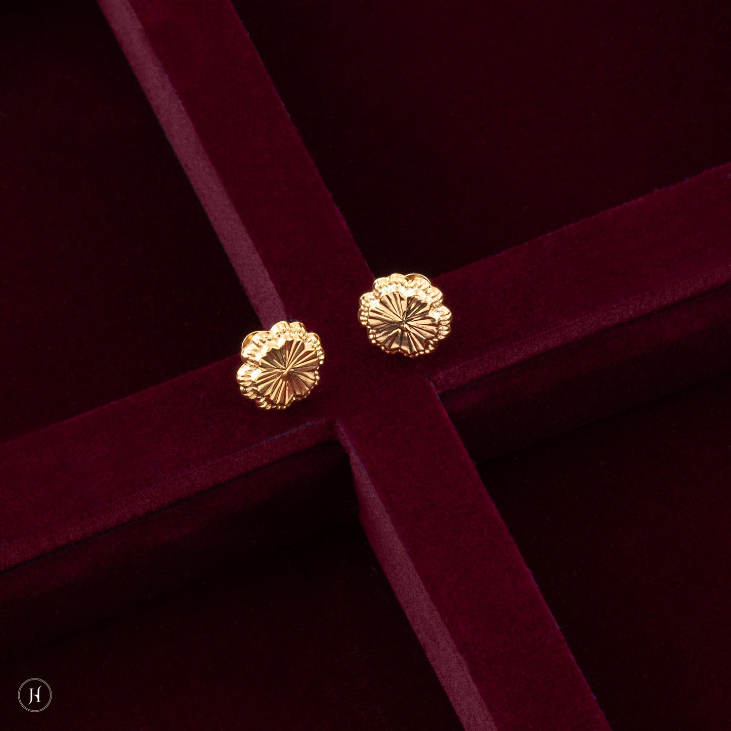 18K Yellow Gold Baby Flower earrings in UAE