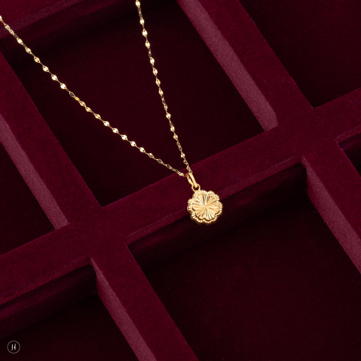 18K Yellow Gold Baby Flower pendant necklace set n dubai