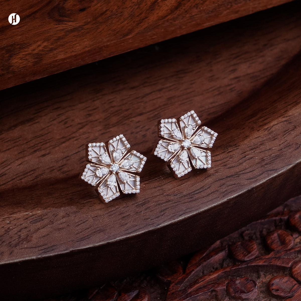 18K rose gold Italian mother-of-pearl flower stud earrings with sparkling white stones, traditional Arabic gold jewellery for Emirati and Khaleeji ladies