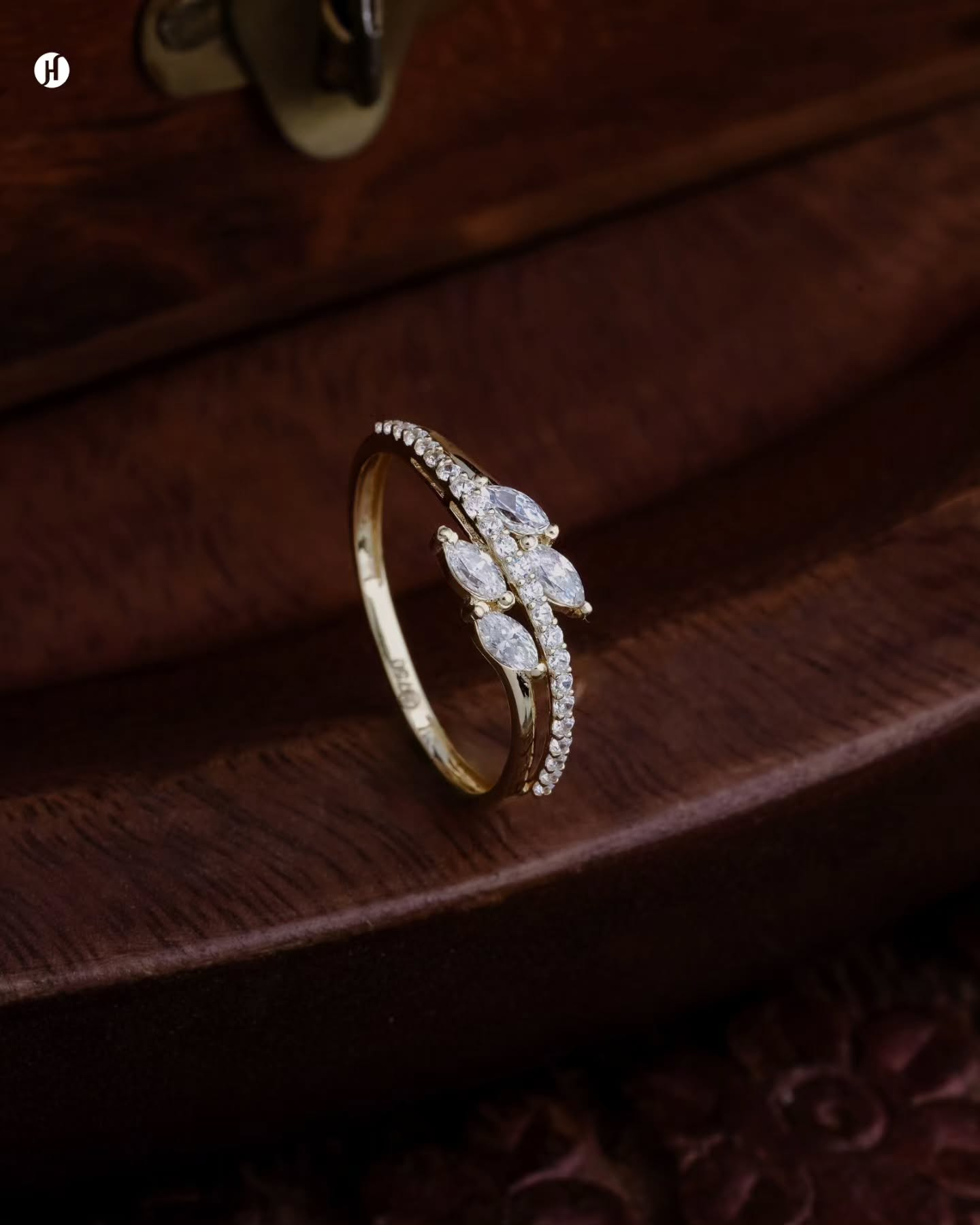 18K yellow gold Italian ring marquise zircon stones cluster pavé band lightweight jewelry women party wear wedding engagement festival Khaleeji Emirati Abaya accessories | خاتم ذهب عيار 18 قيراط إيطالي زركون ماركيز تصميم خفيف نساء حفلات خطوبة أعراس خليجية إماراتية عباية إكسسوارات
